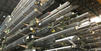 Visoko skladište sa metalnim cevima